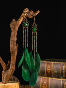レディース ジュエリー ピアス ダングルイヤリング 長い銅製のチェーンが付いた水晶と羽の装飾があるヴィンテージスタイルのピアス