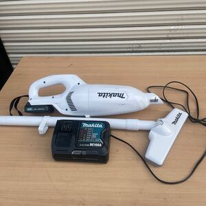 CT4984 Makita makita cordless rechargeable cleaner CL108FD with charger . operation verification 