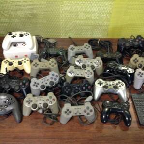 SONY Playstation PS3 PS2 PS1 20controllers working ソニー プレステ PS3 PS2 PS1 コントローラ 20台 動作品有 D685Tの画像1