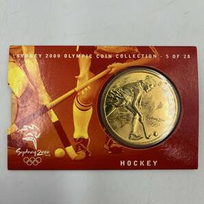 SYDNEY 2000 OLYMPIC COIN COLLECTION 5 OF 28 シドニーオリンピック 記念硬貨 5DOLLARS 5ドル HOCKEY エリザベス2世 オーストラリア E000の画像1