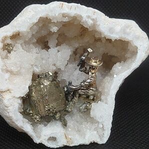 天然石水晶クラスタージオード・パイライト 天然石 パワーストーン 結晶