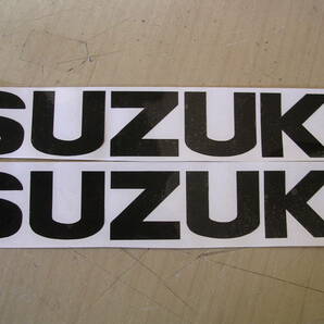 太字スズキ SUZUKI タンク カウル ステッカー 287x46mm 黒2枚セット の画像1