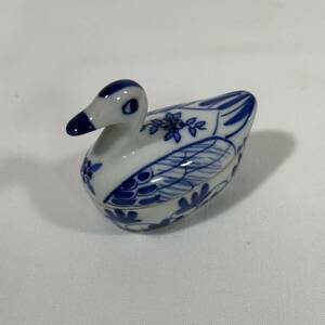 香合 鳥形 無名 アヒル 鴨 小物入れ 茶道具 仏具 アンティーク 陶器 染付 (RJ-051)