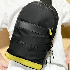 極美品 COACH コーチ ボディバッグ デイパック ショルダーバッグ 肩掛け メンズ ビジネス ロゴ レザー 本革 ナイロン ブラック 黒 イエロー