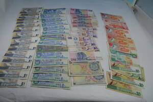 身辺整理・シンガポール旧紙幣５２枚額面１２７ドル