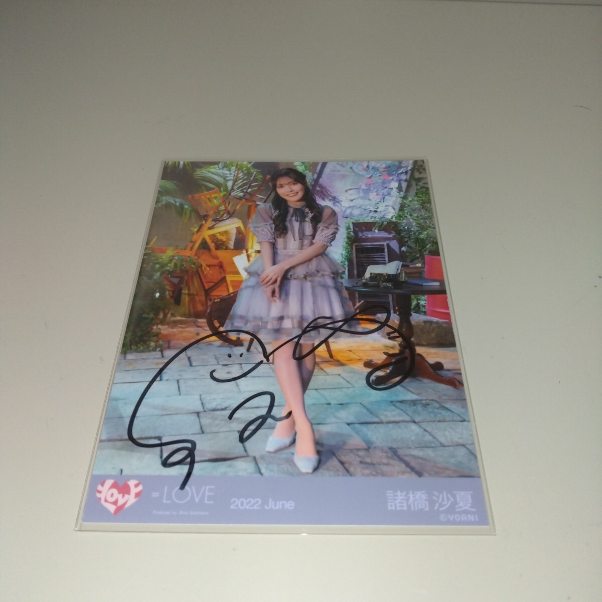 Amazon.co.jp: =LOVE 諸橋沙夏 直筆サイン入り生写真 : おもちゃ