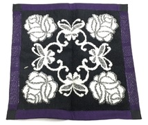 【ANNA SUI】(NO.2915)アナスイ タオルハンカチ　ローズ＆バタフライ　白地　縁は薔薇柄　未使用　27.5cm_画像4