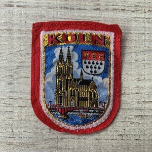 【7.0㎝×5.5㎝】KOLN ケルン(ドイツ) フェルト×刺繍ワッペン 赤■ビンテージ オールド ヨーロッパ古着 雑貨 パッチ ユーロ