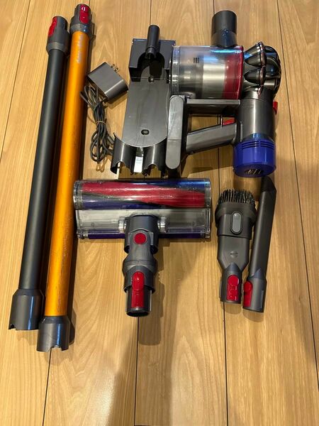 【中古品】dyson V8 fluffy SV10 ダイソン コードレスクリーナー　バッテリー良好　実測22分～