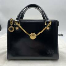 1円【極美品・最高峰】 VERSACE ヴェルサーチ ハンドバッグ スクエア サンバースト メデューサ ロゴ 型押し ゴールド金具 ブラック_画像2