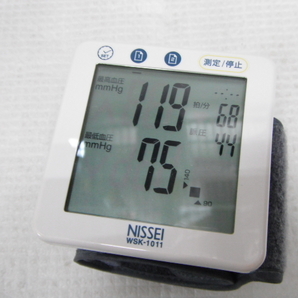 NISSEI 日本精密測器 デジタル血圧計 WSK-1011 手首式 動作確認済 定形外郵便全国一律300円 S1-Aの画像1