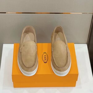 イタリア　トッズ　Tod's ロファー　パンプス 　レザー　スエード　メンズ　シューズ　カジュアル　ベージュ　39～44　サイズ選択可能 b323