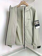 STONE ISLAND　メンズ　ジャケット　アウター　フード付き　パーカ　ロゴ有り　48-56　サイズ選択可能 b50_画像1