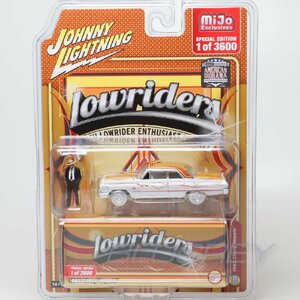 【レア！チェイス】Johnny Lightning 1/64 シボレー インパラ 1963 ゴールド ローライダー フィギア付き Chevrolet Impala JLCP7459