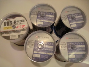 送料無料　保管品　三菱 データ用DVD-R 4.7GB 500枚セット　シルバー400枚　ホワイト100枚　パッケージ破　スピンドルケーズ割れ