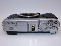 【外観特上級】FUJIFILM ミラーレス一眼レフカメラ X-E1 ボディ 1630万画素 シルバー FX-X-E1S_画像3