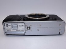 【外観特上級】FUJIFILM ミラーレス一眼レフカメラ X-E1 ボディ 1630万画素 シルバー FX-X-E1S_画像4