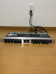  Behringer microphone preamplifier BEHRINGER MIC2200