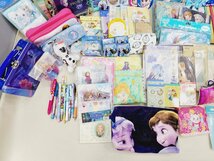 ◇現状品 ディズニー グッズ おまとめ アナと雪の女王 / コップ / ぬいぐるみ / フィギュア など 同梱不可 1円スタート_画像5