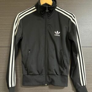 adidasトラックジャケット