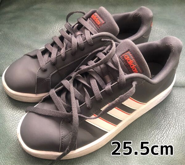 アディダス　adidas スニーカー　25.5