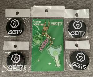 ガットセブン GOT7 のアクリル製チェーンホルダー(キーホルダー)とミニサイズロゴマーク缶バッジ4個のセット