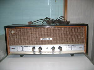 Victor　ビクターの AM/SW/FM３バンド真空管ラジオ　MODEL F-15 　受信しています