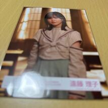 櫻坂46 遠藤理子 【 「 何度 LOVE SONGの歌詞を読み返しただろう？」MV衣装 】生写真（ ウエスト・座り ） 2枚セット計1点【 送料無料 】_画像2