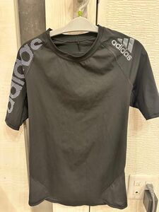 adidas スポーツ　 インナーシャツ　TECHFIT 速乾　ブラック　オレンジ　コンプレッションインナー　2枚組