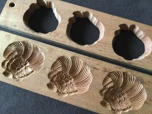 菓子型　「万年亀　３個」　４．７×１８．８ｃｍ　　/　和菓子 昭和レトロ 木製 アンティーク 木彫