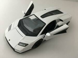 ランボルギーニ カウンタック　LPI 800-4 ホワイト　キンスマート社製　 1/38 ミニカー