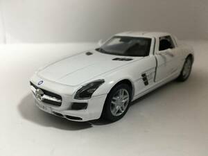 メルセデスベンツ SLS AMG ホワイト 1/36 キンスマート社製　ミニカー