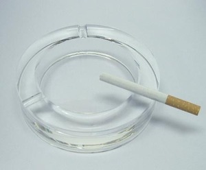 ペンギン社製クリスタルガラス灰皿(丸形)定価5,500円