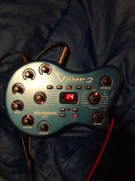 BEHRINGER Vamp2電源付き