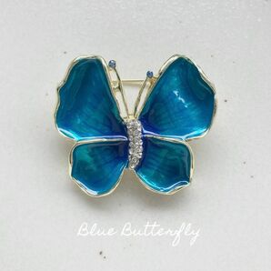 ブルーの蝶々のブローチ　ラインストーン　青　ちょうちょ　スーツ　プレゼント　母の日