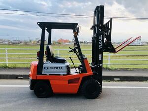 TOYOTA forklift 1.5tonneヒンジ　Toyota forkliftマニュアル 3レバ　ガソリン パワフルvehiclePower steering　ヒンジ中古forklift