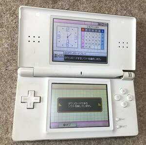 ♪NINTEND・DS Lite・本体・R4ソフト付き・ゲーム機・ホワイト・動作品