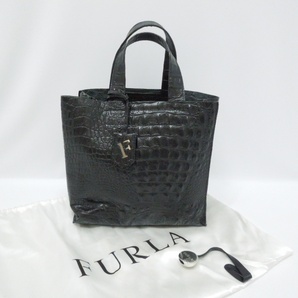 ‡ 0564 FURLA フルラ クロコダイル型押し ハンドバッグ レザーバッグ ミニバッグ 黒 ブラック ロゴチャーム GENUINE LEATHER 保存袋付の画像1