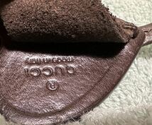 GUCCI gucci グッチ ハート スエードとレザーのストラップ 焦茶色 ダークブラウン dark brown 未使用品 しっかりとした作りのストラップ_画像7