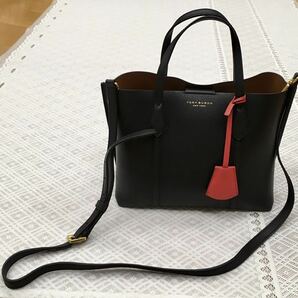 美品♪TORY BURCH/トリーバーチ◆2WAY ハンドバッグ ショルダーバッグ◆斜めがけ レザー ブラック チャーム付き◆野の画像1