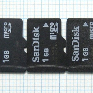 ★SanDisk microＳＤ メモリーカード １ＧＢ ３枚 中古★送料６３円～の画像1