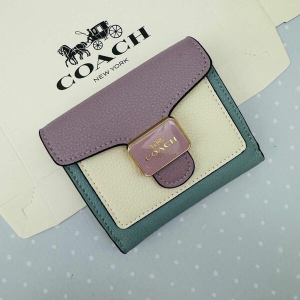 COACHコーチ 二つ折り財布　レディースのおすすめ新品財布