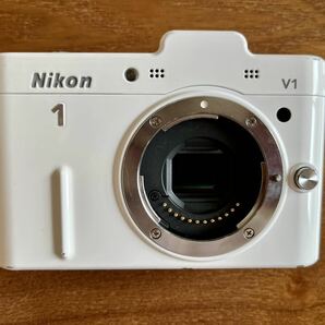 【訳あり完動品】Nikon1 V1ホワイトボディー本体の画像1