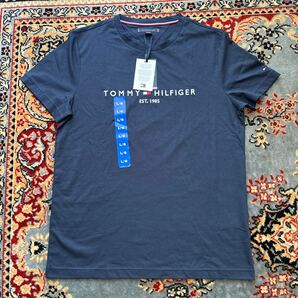 TOMMY HILFIGER トミーヒルフィガーメンズTシャツ Lサイズ ネイビー 新品未使用タグ付き試着のみロゴTシャツ の画像1