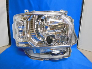 即決 ハイエース H200系 後期 右ライト LED 26-137 83 812401