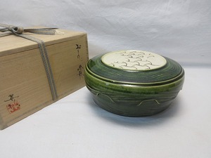 604311 【 ほぼ未使用 茶道具 林英仁 造桃山窯 織部 喰籠 陶印 菓子器 共箱 】 検)作家物 煎茶道具 和食器 茶懐石 茶器 茶会 お点前 来客ⅱ