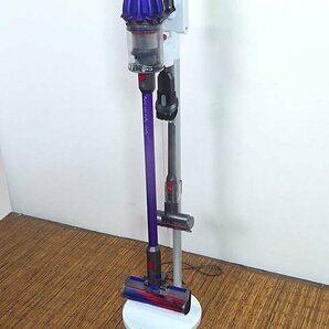 緑屋Re■ Dyson ダイソン Digital Slim Fluffy SV18 コードレスクリーナー 掃除機 スタンド付き 動作品  s/bni/4-167/H#ヤマト180の画像1