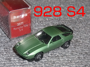 1/87 Porsche 928 S4 green metallic PORSCHE