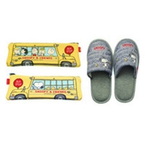  Snoopy (SNOOPY) travel etc. convenient mobile slippers &... appear fastener pouch set { yellow school bus }