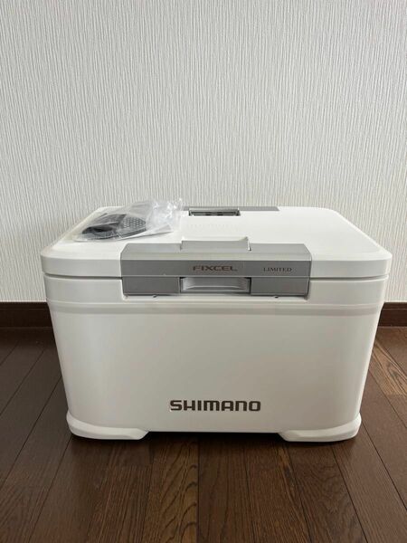 シマノ フィクセル リミテッド 30L ホワイト　NF-230V